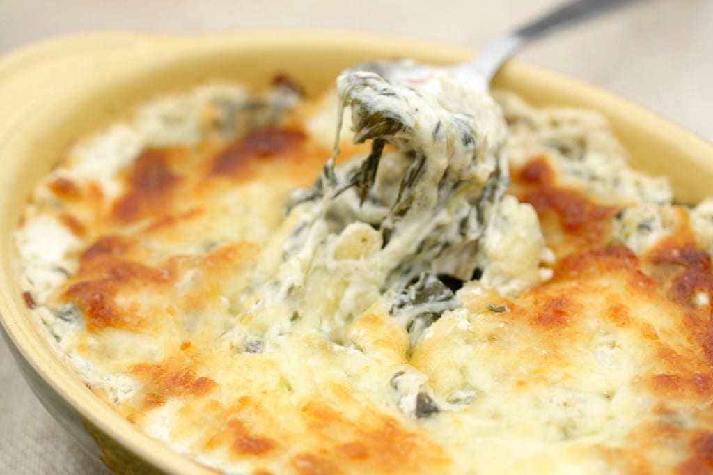 Cheesy Spinach and Artichoke Dip